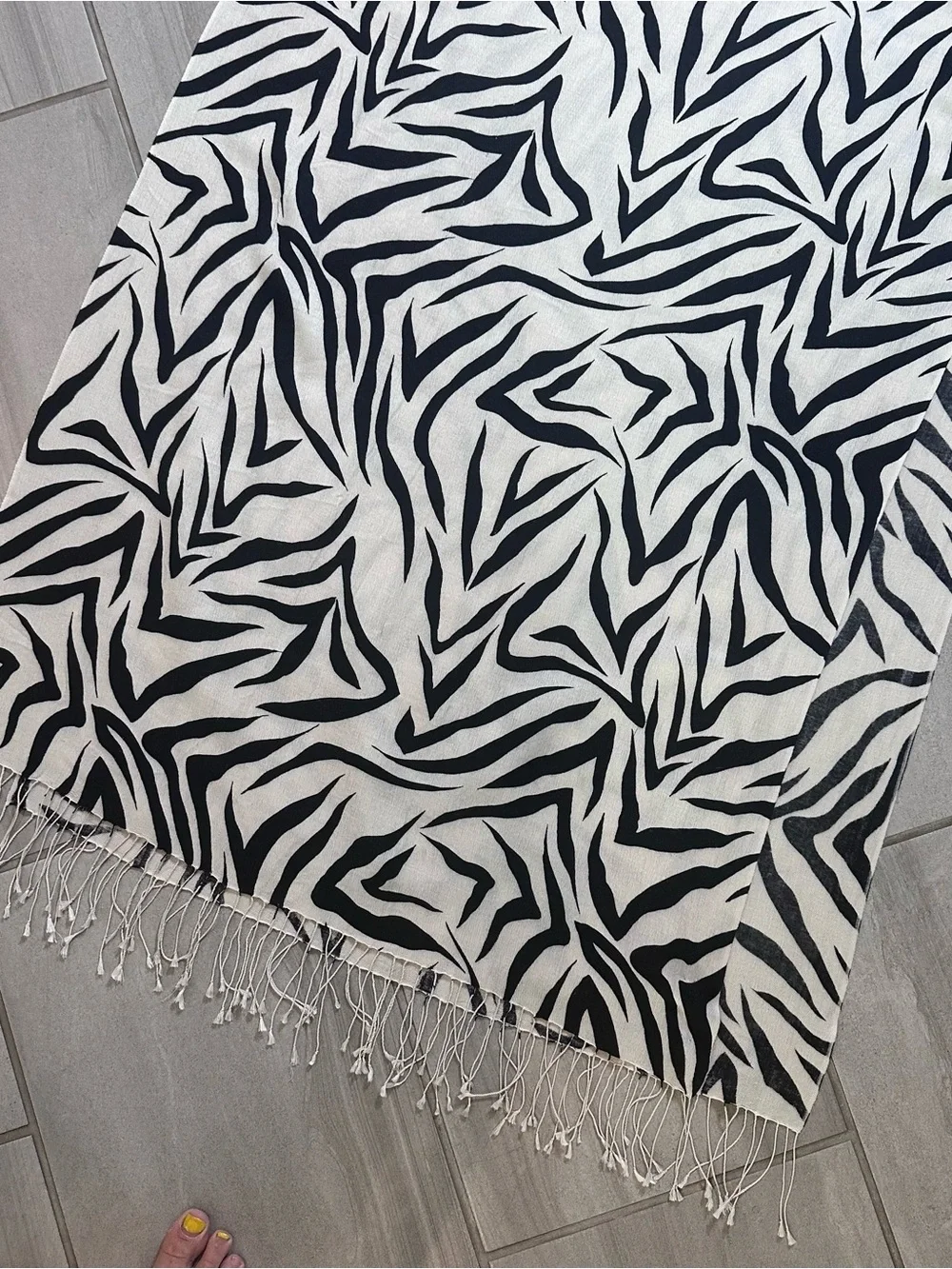 Tolani silk/pashmina Abstract Zebra Print Scarf Wrap Shawl Black Ivory Fringe